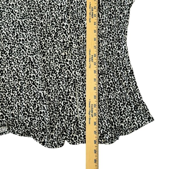 Paperwhite button down top Blouse Animal Print Soft Knit Women's 12 - Picture 9 of 12